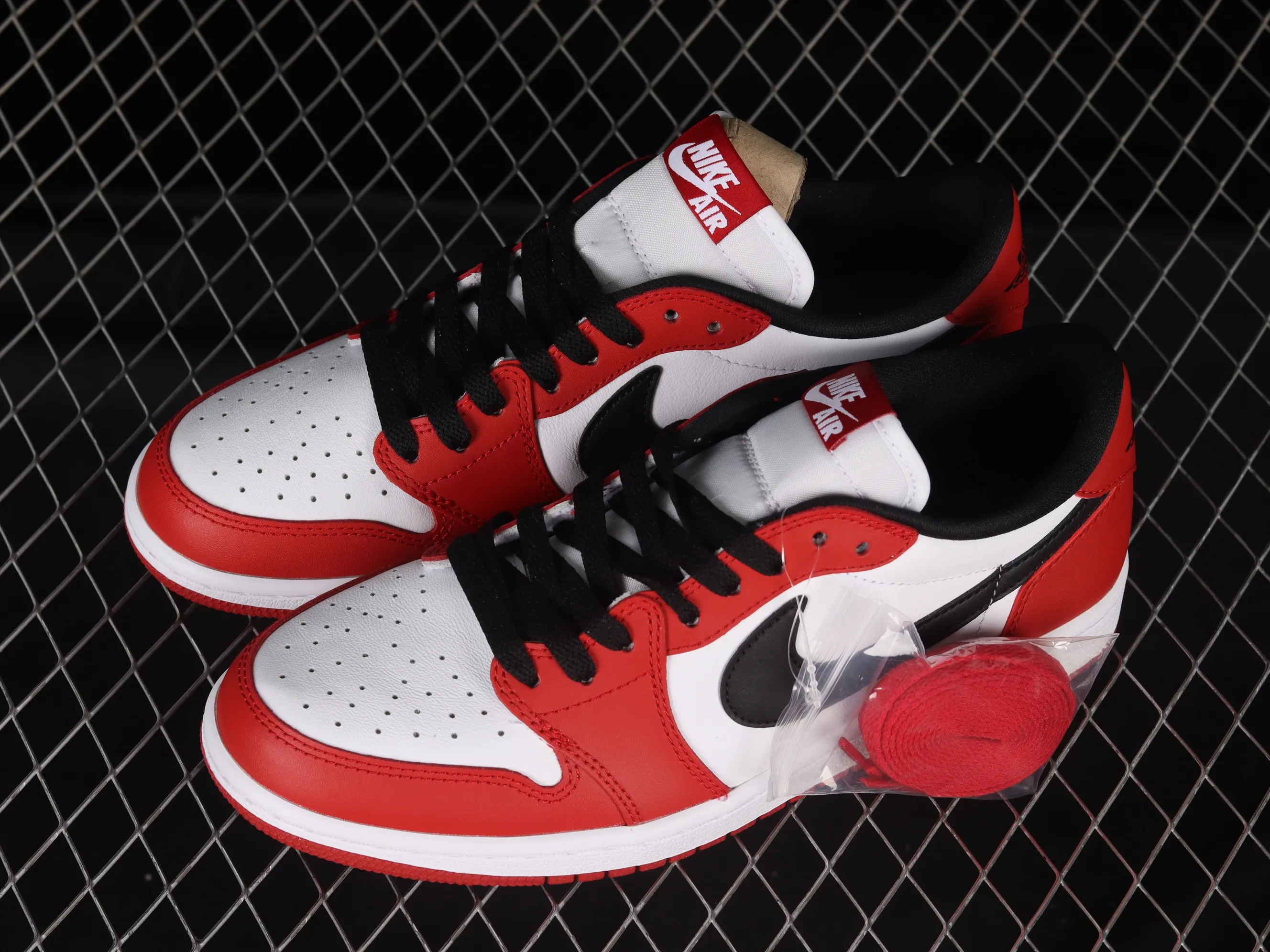 All categories Air Jordan Jordan series basketball shoes Air Jordan 1 Low pure original version Air Jordan 1 Low OG "Chicago" AJ1 Joe 1 Chicago full head layer low-top basketball shoes 705329-600